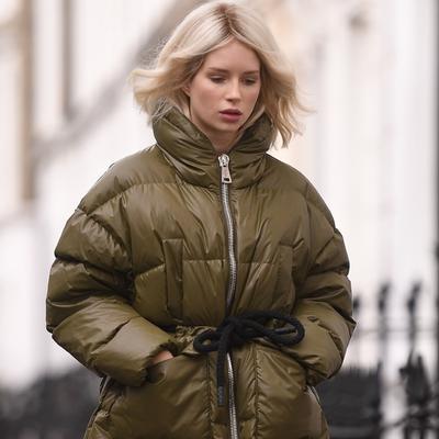 Hit model jakne za zimu: Udobnost i toplota na prvom mestu, sjajno se slaže uz svu garderobu! (FOTO)