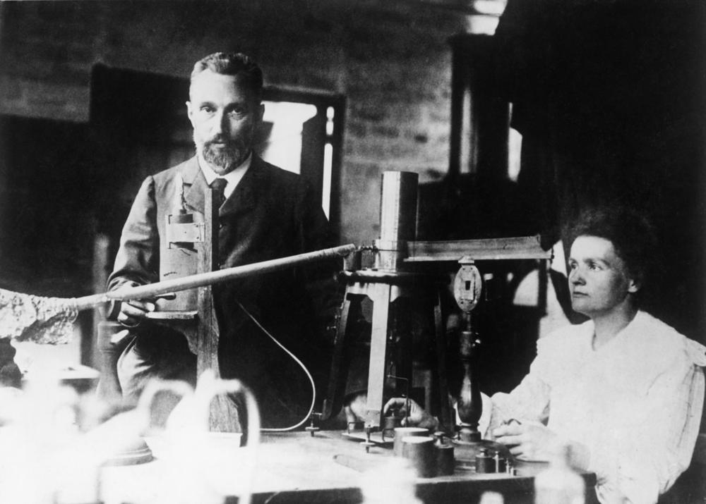 Marija i Pjer Kiri u svojoj laboratoriji