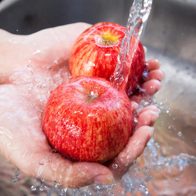 Najzdravije voće zatrovano pesticidima i bakterijama: Ovo je jedini način da stvarno dobro operete jabuke!