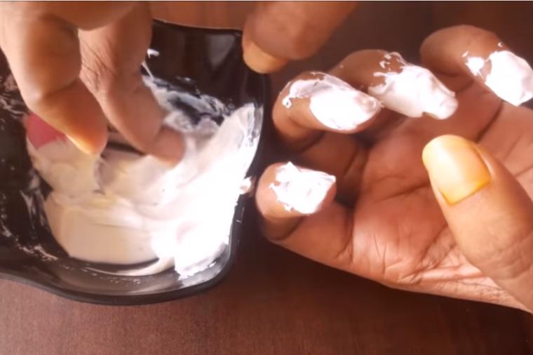Čudesan bjuti trik: Evo zašto svi mažu pastu za zube na nokte! (VIDEO)