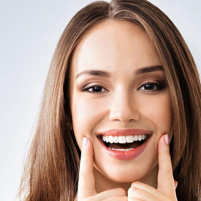 Za zdrav i blistav osmeh: Koji je najlakši, najjeftiniji i najbezbedniji način da sami izbelite zube?