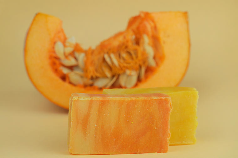 Prepun vitamina C, podstiče kolagen, uklanja tamne fleke: Napravite sami prirodni sapun od bundeve! (RECEPT)