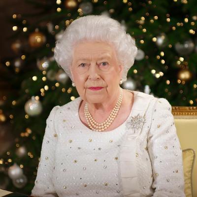 A OD KRALJICE...KRPA ZA SUDOVE! Kako kupuje i šta poklanja za Božić kraljica Elizabeta?