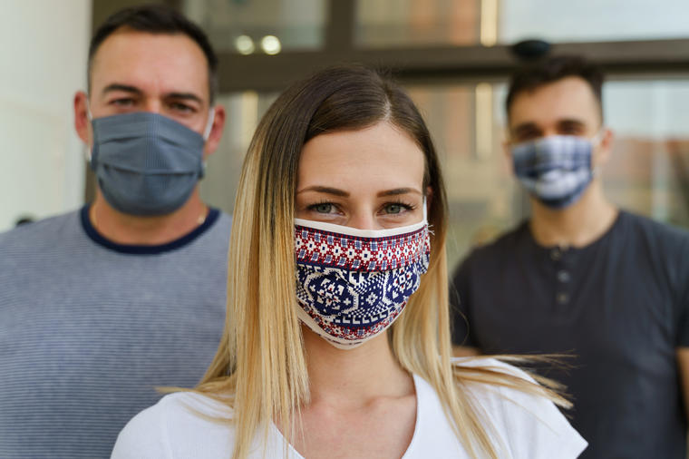 Kako prepoznati nečiji osmeh pod maskom: Stručnjak za govor tela otkriva 3 načina komunikacije tokom pandemije!