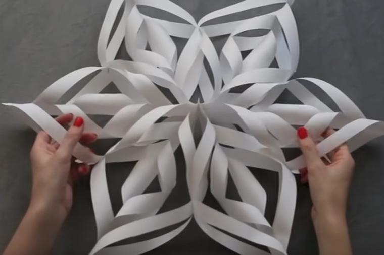 Pahuljice od papira: Naučite decu da naprave najlepši novogodišnji ukras! (VIDEO)