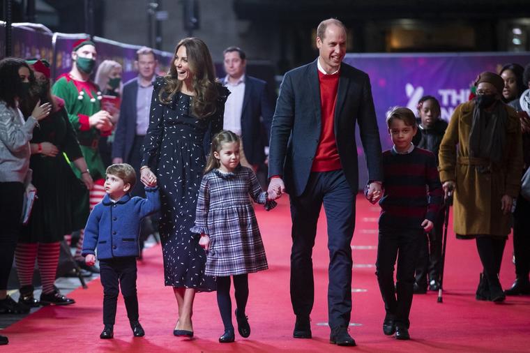 Kad Kejt i Vilijam krenu u porodični izlazak sa troje dece: Celo pozorište nije skidalo pogled sa njih! (FOTO)