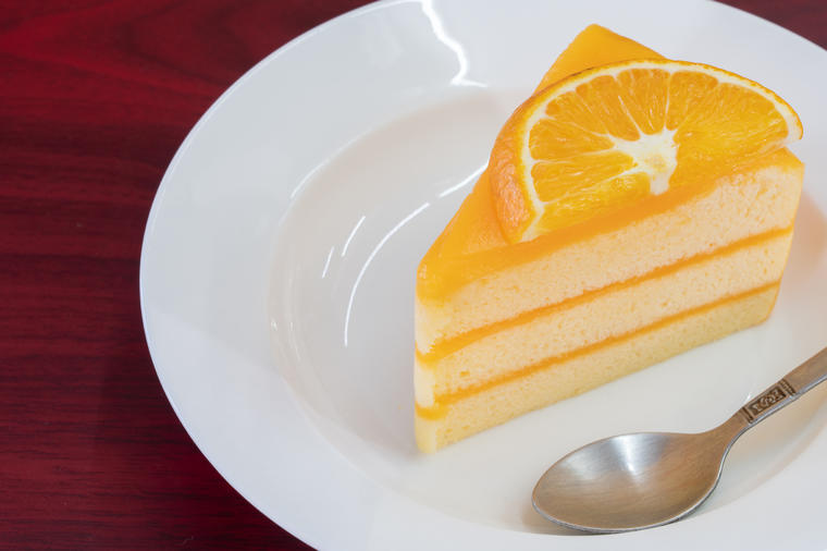 Čizkejk od pomorandže: Osvežavajući desert koji će nadmašiti sve ostale! (RECEPT)