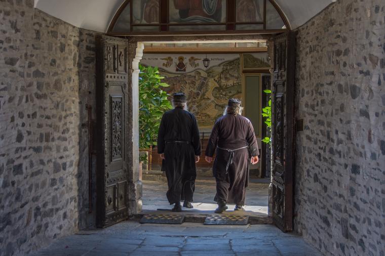 Poučna priča o dva monaha: Sva mudrost života nalazi se u ovim rečima!