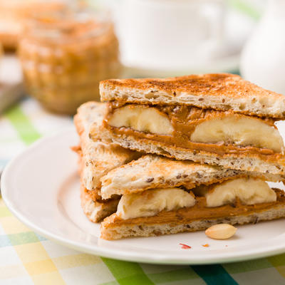 Sendvič sa bananom i kikirikijem: Doručak gotov za 5 minuta! (RECEPT)