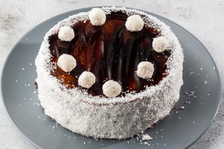 Mlečna kokos torta za sve prilike: Savršena svečana poslastica! (RECEPT)