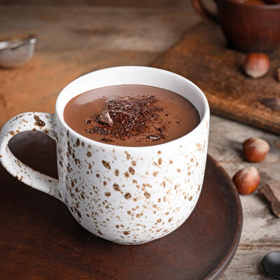 Topla čokolada, sva čarolija zime u šoljici: Osetite magiju savršenih ukusa! (RECEPT)