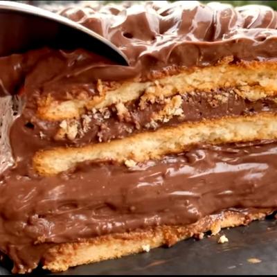 Ultimativna keks torta sa čokoladom: Kraljevski kremasta - nestaće sa vaše trpeze!(RECEPT/VIDEO)