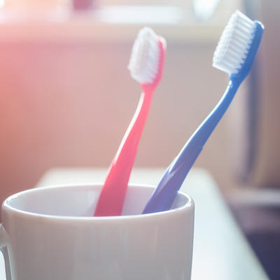 Svi pogrešno peremo četkicu za zube i zato vrvi od bakterija: Zubar otkriva pravilan način!