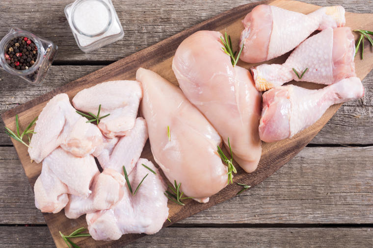 ISPRAVKA: Lažne tvrdnje o piletini punoj hormona i antibiotika