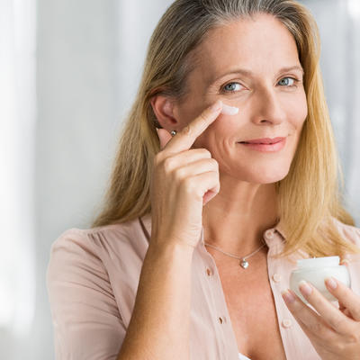 Mogu da spreče starenje kože i stvaranje bora: Ovi vitamini su neophodni svakoj ženi nakon 40-te godine!