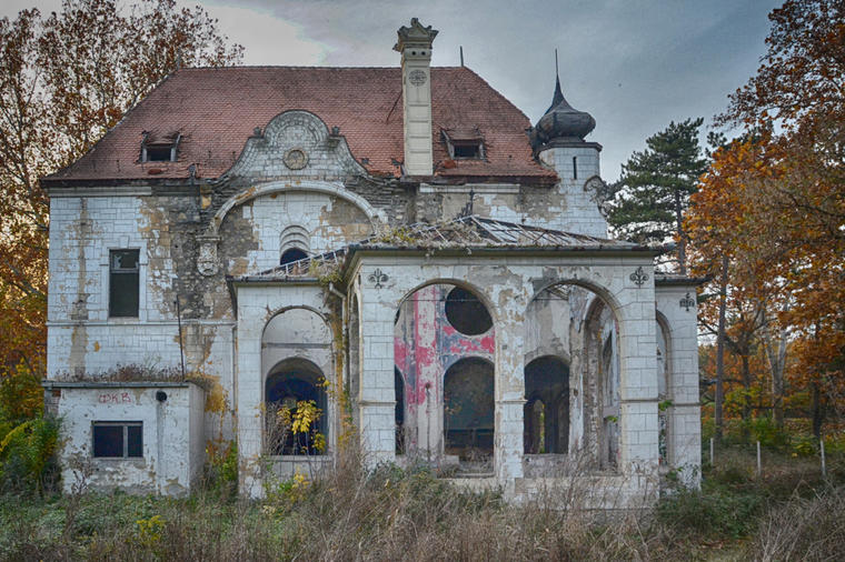 Gordo i nadmeno stoje, uprkos vremenu i zaboravu: 3 najlepša dvorca u Srbiji koji su danas potpuno zapušteni (FOTO)