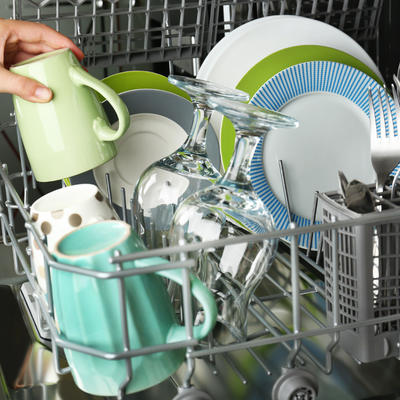 8 stvari koje nipošto ne smete prati u mašini za sudove: Ostaćete bez njih, a šire se i bakterije!