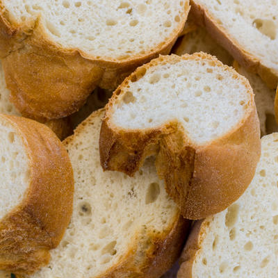 Kako da vratite svežinu starom hlebu za samo 5 minuta: Od bajatog do savršenog za tili čas!
