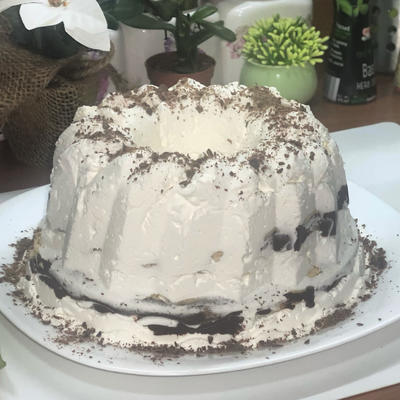 Bela kuglof torta: Sasvim savršen desert! (RECEPT)