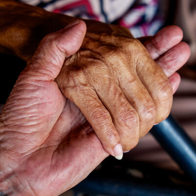 Bili su u braku 70 godina, KORONA ih odnela zajedno: POSLEDNJA fotografija bake (92) i deke (92) CEPA DUŠU! (FOTO)