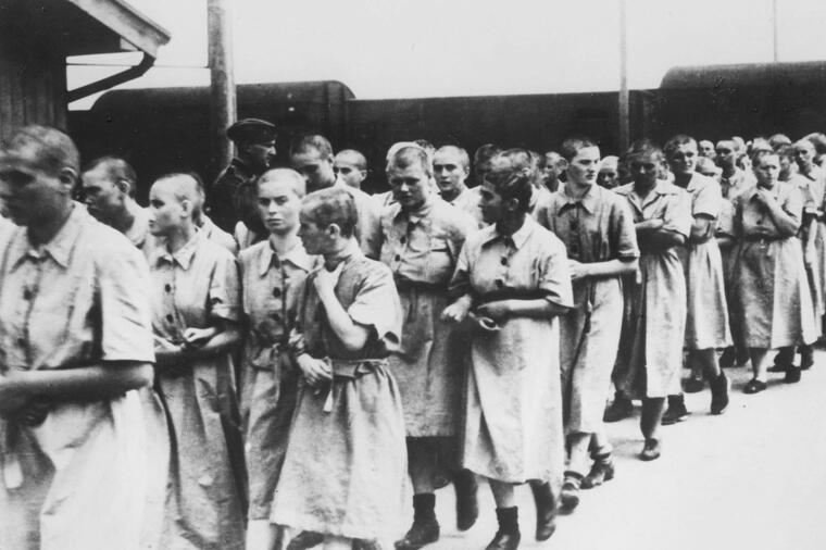 KAKO SU SASVIM OBIČNE ŽENE POSTALE ZVERI: One su bile NAJOZLOGLAŠENIJE čuvarke u nacističkim logorima SMRTI!(FOTO)