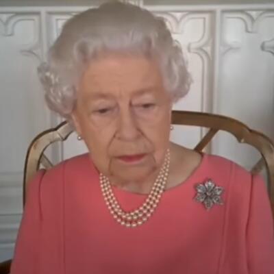RAZMIŠLJAJTE O DRUGIMA, NE O SEBI: Kraljica Elizabeta ZAPANJILA javnost najnovijim obraćanjem! (VIDEO)