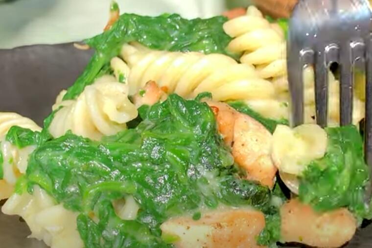 ZAPEČENE MAKARONE SA SPANAĆEM I PILETINOM: Savršen obrok koji ćete pojesti u trenu! (RECEPT, VIDEO)
