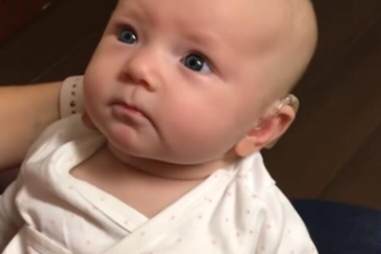 NAJEŽIĆETE SE: Beba koja je rođena gluva čuje majčin glas po prvi put! (VIDEO)