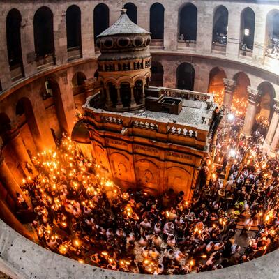 BLAGODATNI OGANJ SE POJAVIO U JERUSALIMU: Čudo se još jednom desilo pred Vaskrs