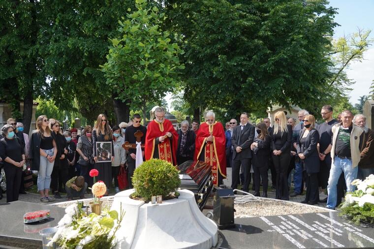 ISPRAĆAJ VELIKOG UMETNIKA: Đorđe Marjanović sahranjen u Aleji zaslužnih građana