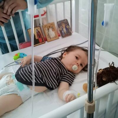 LEPE VESTI: Mali Gavrilo Đurđević koji boluje od spinalne mišićne atrofije primio lek Zolgensma u Budimpešti!