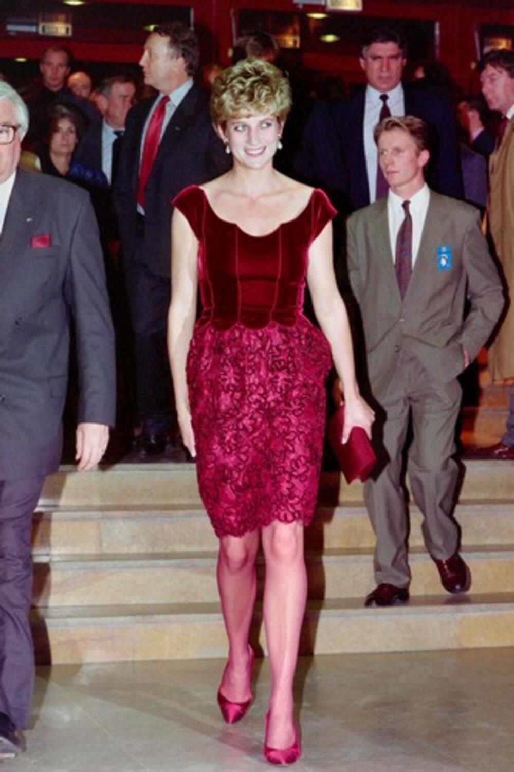 <p>Princeza Dajana i danas je ostala upamćena kao žena koja je pomerala granice mode, ali u pozitivnom smislu. O njenim odevnim kombinacijama i danas se priča</p>