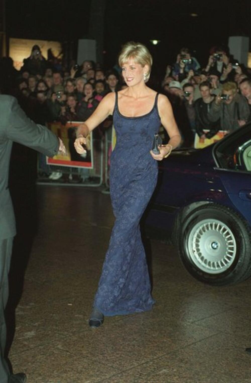 <p>Princeza Dajana i danas je ostala upamćena kao žena koja je pomerala granice mode, ali u pozitivnom smislu. O njenim odevnim kombinacijama i danas se priča</p>