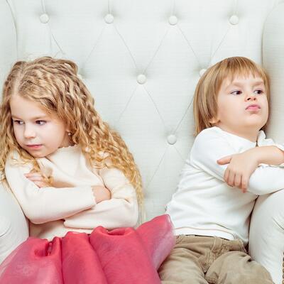 6 DRAGOCENIH SAVETA PEDAGOGA: Evo kako da sprečite ljubomoru i rivalstvo između vaših mališana!