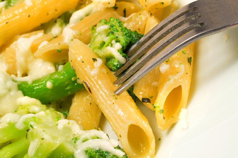 ITALIJANSKO JELO O KOM SVI PRIČAJU: Testenina sa brokolijem i limunom je savršen ručak kada je napolju +30! (RECEPT)