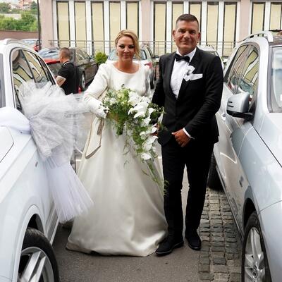 GALA SVADBA BILJANE SEČIVANOVIĆ: Pevačica u dve raskošne venčanice, okupila pola srpske estrade! (FOTO)
