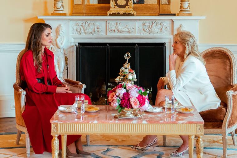 ISTOK PROTIV ZAPADA: Kraljica Ranija i Džil Bajden održale sastanak, a svi pričaju samo o ovome! (FOTO)