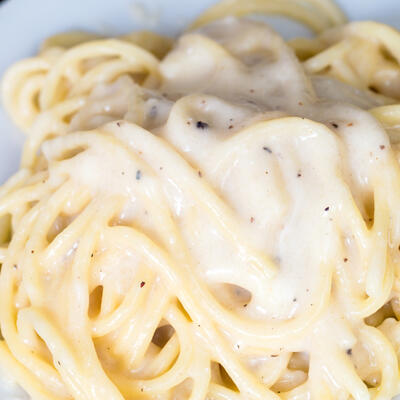 RUČAK NA BRZINU: Špagete u sosu bez jaja i mesa! (RECEPT)