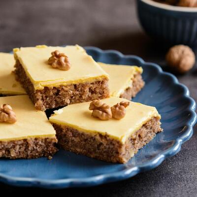 STARINSKI KOLAČ OD JAJA I ORAHA: Pravi se od sastojaka koji svi imamo u kući, ukus vraća u detinjstvo! (RECEPT)