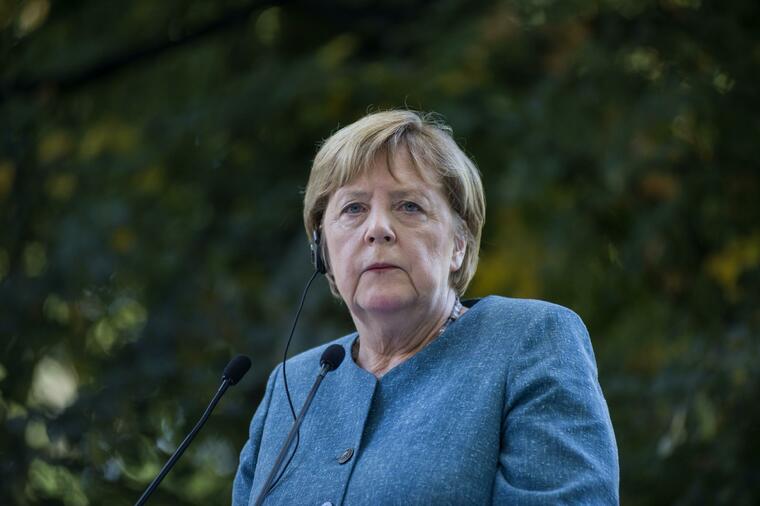 PRIČA SE DA ŽIVI U IZNAJMLJENOM STANU I DA LETUJE KAO OBIČAN SVET: Ovako izgleda Angela Merkel kada se skine u kupaći