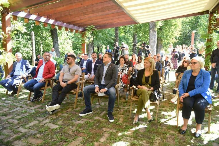 OBELEŽEN POČETAK TREĆEG CIKLUSA PROJEKTA ''ZASADI DRVO'' Ana Aleksić: Cilj nam je da Srbija bude što zelenija