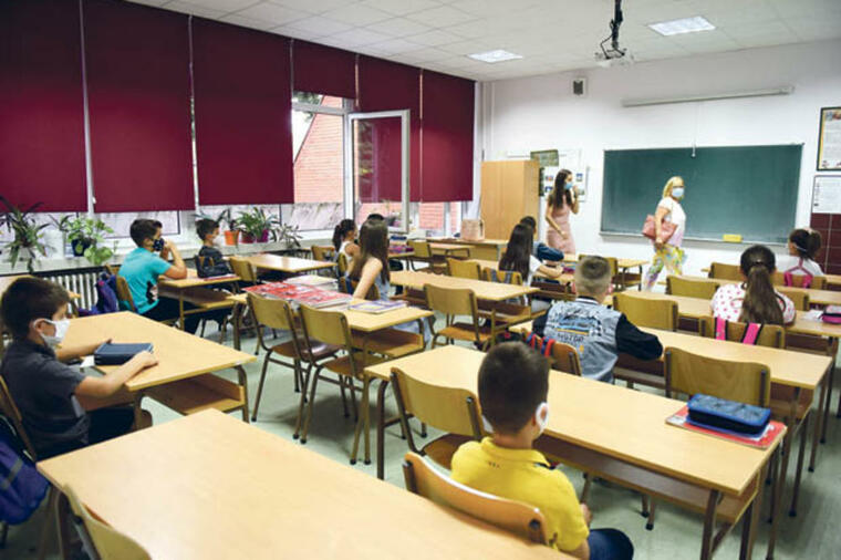 NOVA ODLUKA ZA ŠKOLE U SRBIJI: Evo gde će đaci od ponedeljka imati ONLAJN, a gde kombinovanu nastavu!