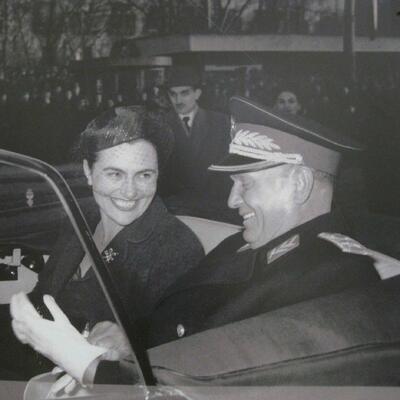 NJEGOVU NAJVEĆU ŽIVOTNU LJUBAV ODNELA JE TEŠKA BOLEST: Ovako je rasna Ličanka postala prva dama Jugoslavije!(FOTO)