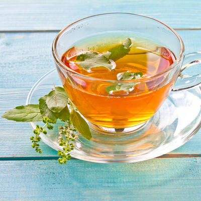 NAJMOĆNIJI ČAJ NARODNE MEDICINE: Kad se spremi pravilno, čaj od bosiljka pomaže kod ovih stanja! (RECEPT)