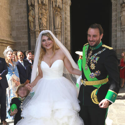 OŽENIO SE ŠPANSKI VOJVODA: Cela planeta bruji o bajkovitoj venčanici mlade! (FOTO)