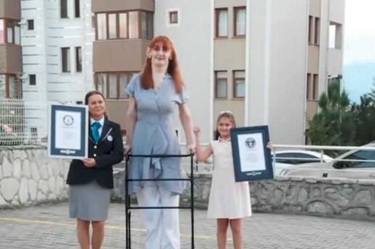 PONOSNA SAM ŠTO SAM DRUGI PUT U GINISOVOJ KNJIZI REKORDA: Upoznajte najvišu ženu na svetu! (VIDEO)