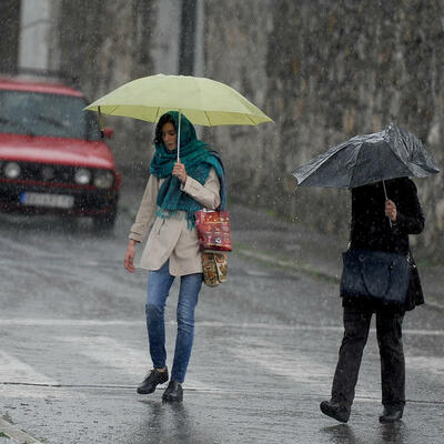 STIŽE DRASTIČNO ZAHLAĐENJE: Kišobrani i topla odeća biće nam potrebni danima, biće i snega!