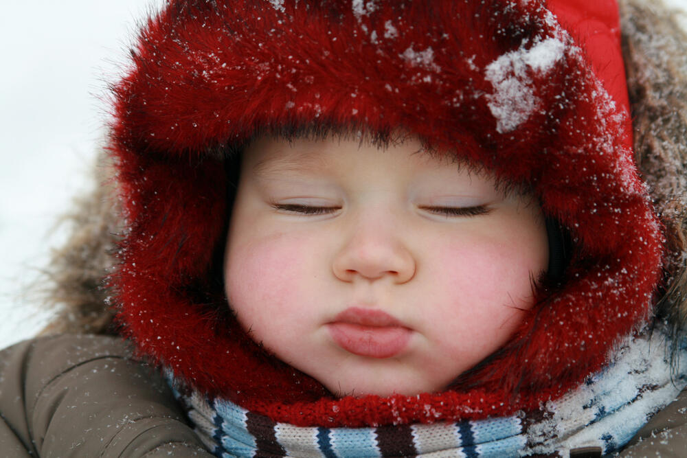 Beba, Zima, Spavanje napolju