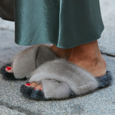 NAJNOVIJI TREND OBUĆE: Ove papuče se nose u sred zime, obožavaju ih i Sijena Miler i Kendal Džener! (FOTO)