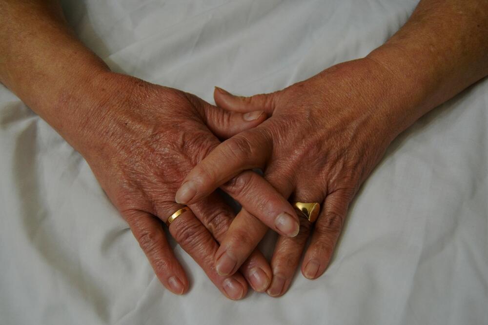 Ruke, Stare ruke, Ruke stare žene